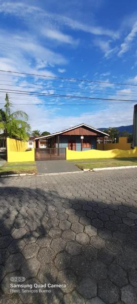 Casa com Piscina na Morada da Praia